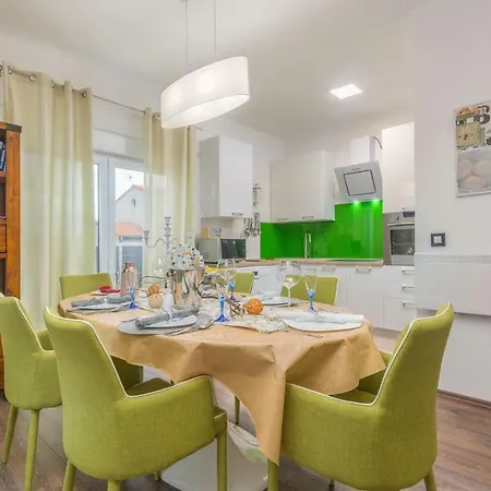 Three-bedroom Holiday In