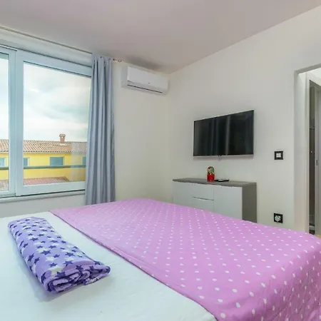 Three-bedroom Holiday In بيت للعطل *