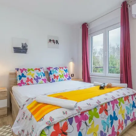 بيت للعطل Three-bedroom Holiday In *