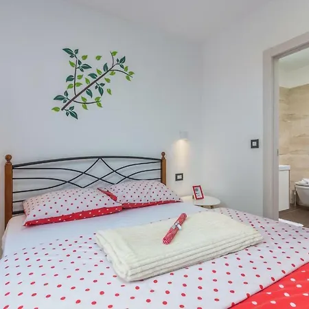 Three-bedroom Holiday In بيت للعطل *
