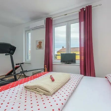 بيت للعطل Three-bedroom Holiday In *