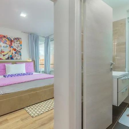 Three-bedroom Holiday In بيت للعطل
