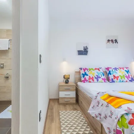 Three-bedroom Holiday In Pula